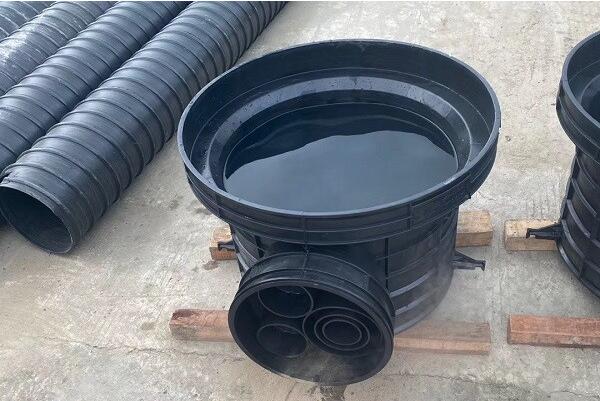 塑料检查井井坑开挖应与管道沟槽一起进行